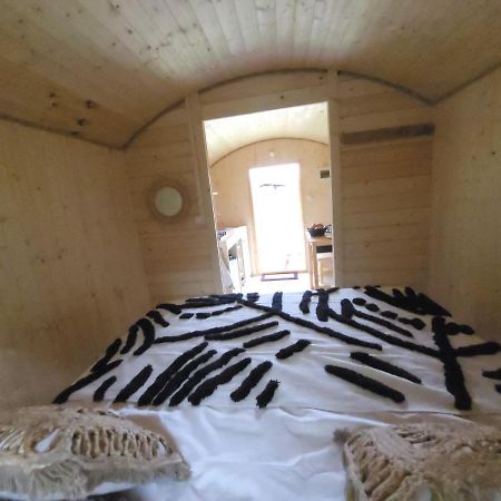 Les Roulottes Du Pilat Hotell Maclas Exteriör bild