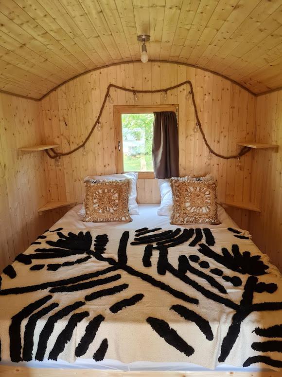 Les Roulottes Du Pilat Hotell Maclas Exteriör bild