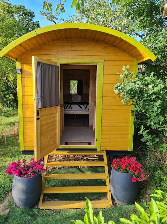 Les Roulottes Du Pilat Hotell Maclas Exteriör bild