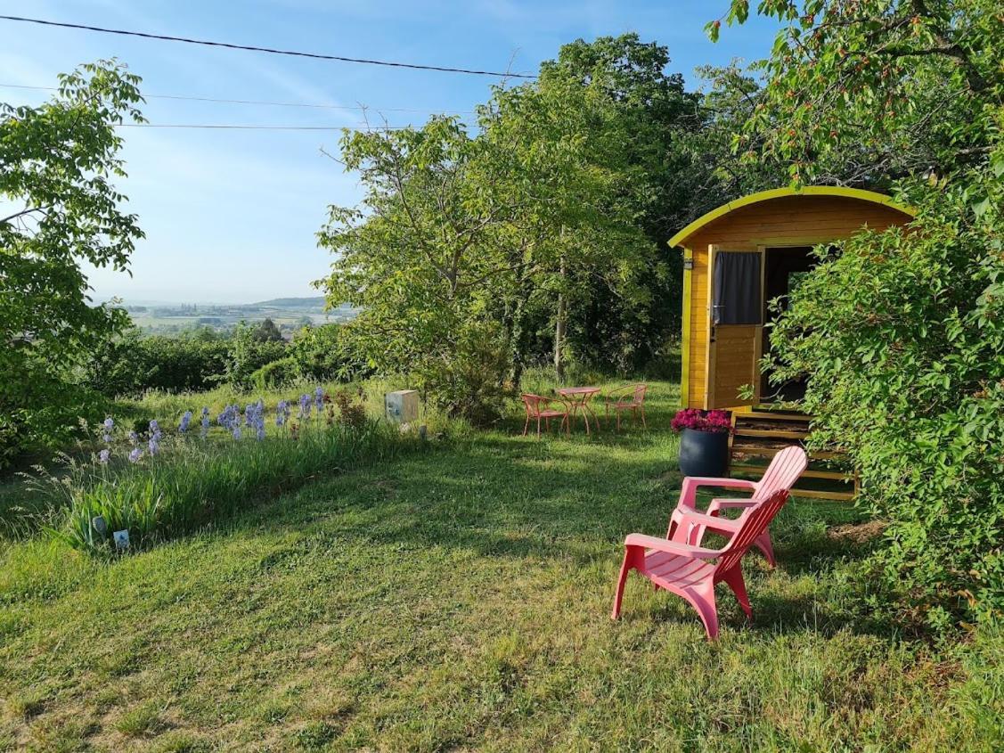 Les Roulottes Du Pilat Hotell Maclas Exteriör bild