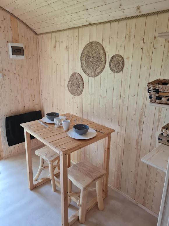 Les Roulottes Du Pilat Hotell Maclas Exteriör bild